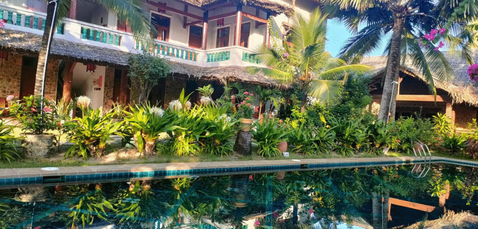 Full Moon Beach Resort – Mũi Né
